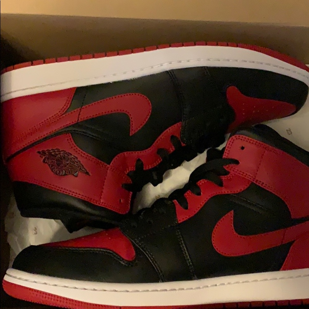 Jordan 1 mid banned size 13